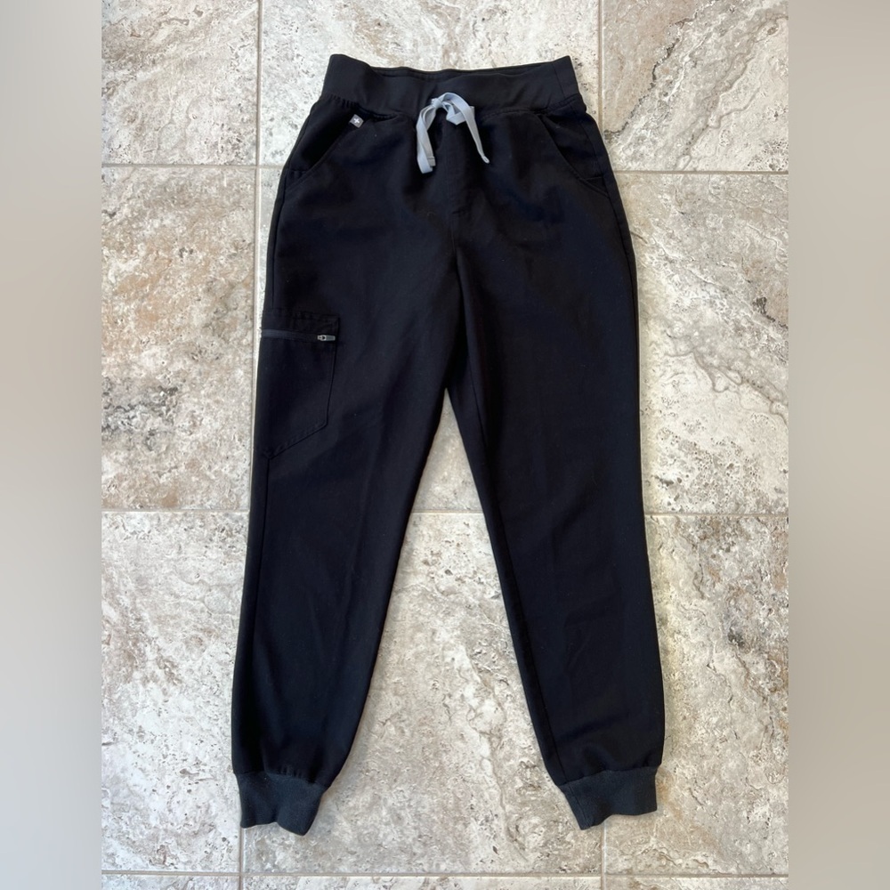 FIGS Women's High Waist Zamora Jogger Scrub Pants in Black, size Small